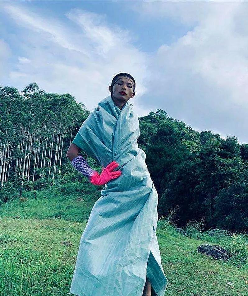 垃圾堆走出的超模!19岁女孩身高181cm,帮男友父亲捡破烂被挖掘(组图) - 4