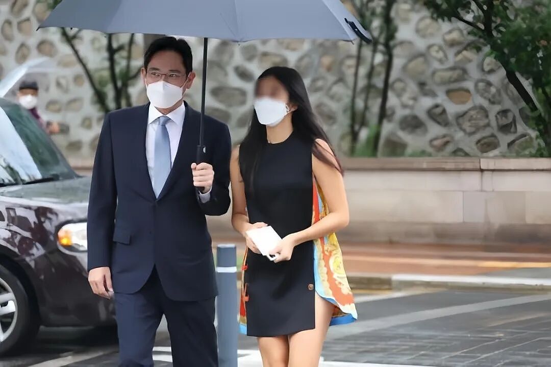 放弃美籍去当兵,“废柴太子”要洗白?(组图) - 8