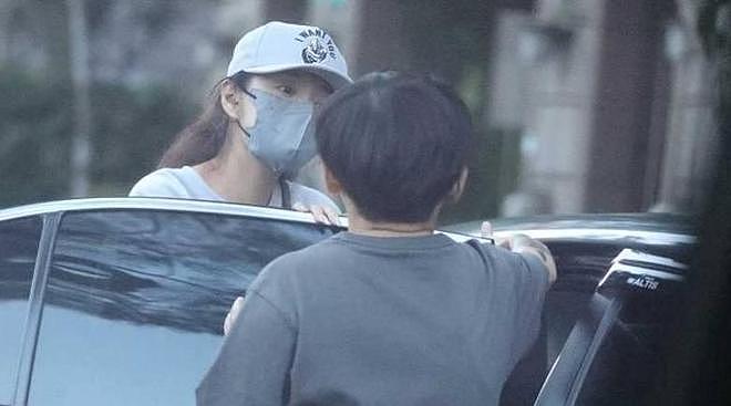 44岁安以轩带儿女聚餐,老公被抓3年后,她满脸皱纹老到认不出(组图) - 5