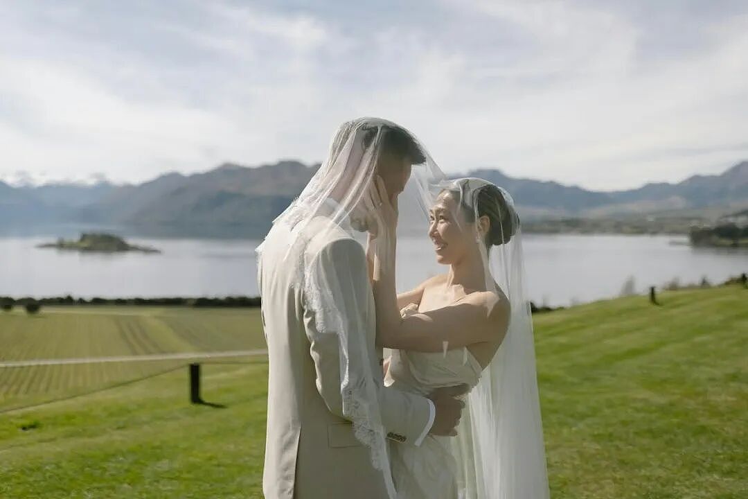 TVB男星向女友求婚成功,甜蜜公开求婚细节,曾被前女友母亲嫌穷棒打鸳鸯(组图) - 1