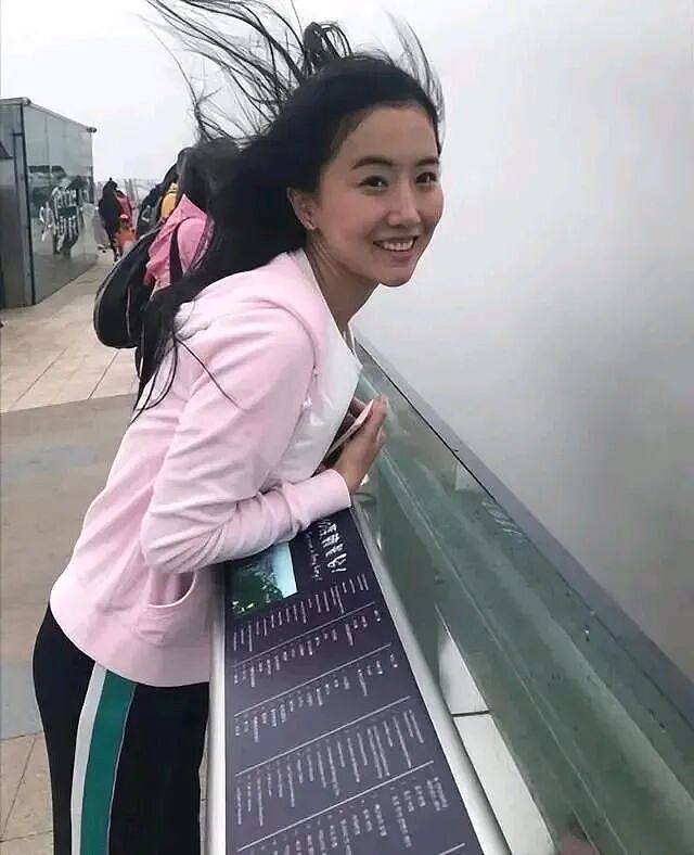 秒懂!原来翟欣欣进修1个月的“名媛培训班”教了这些,难怪苏享茂会沦陷(组图) - 5