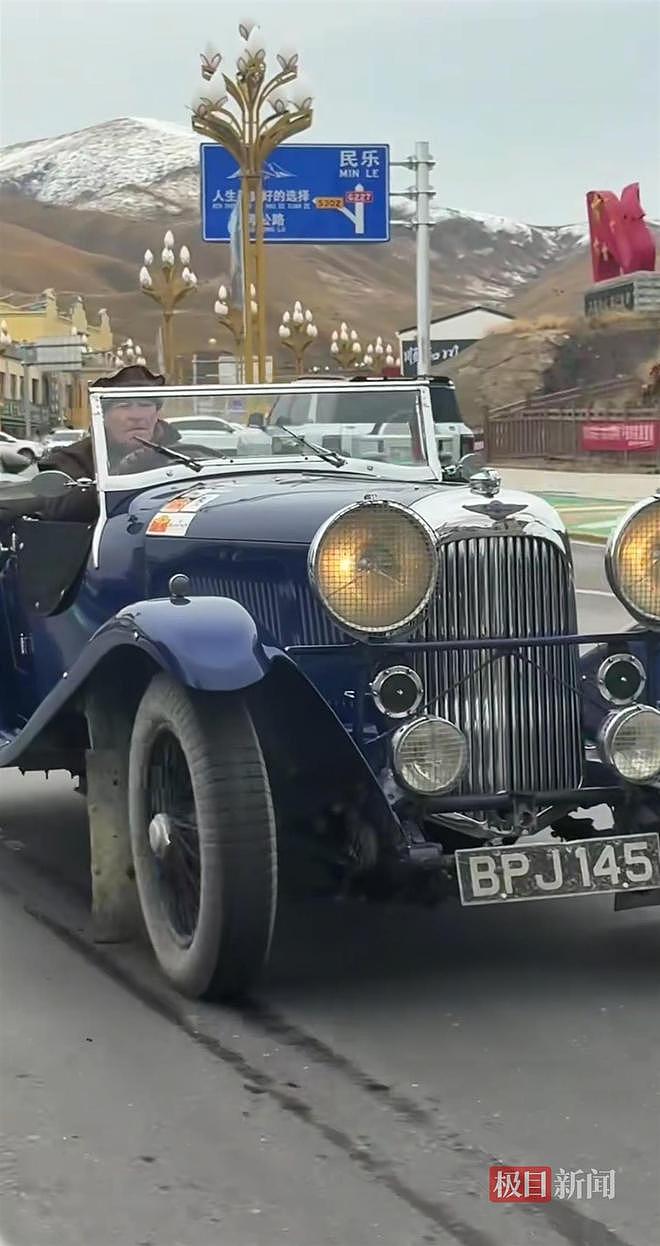 青甘大环线有老外开敞篷老爷车行驶,其中有1955款的劳斯莱斯,多名网友偶遇打卡拍照(组图) - 1