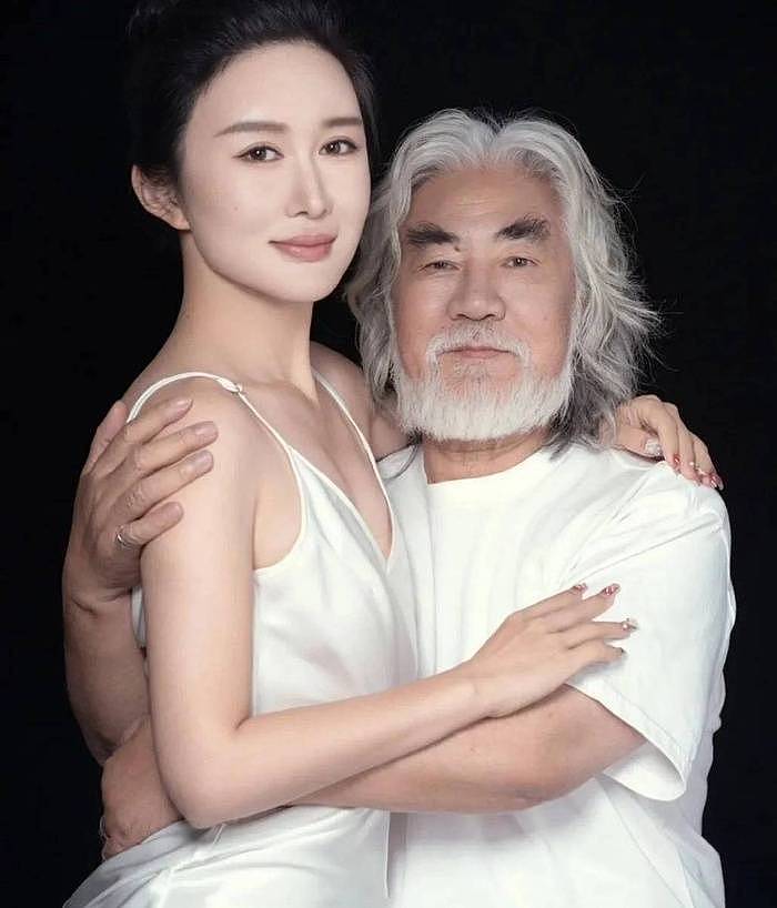 张纪中老婆回应婚姻没有爱情质疑：其实跟大家也没有什么关系（图） - 5