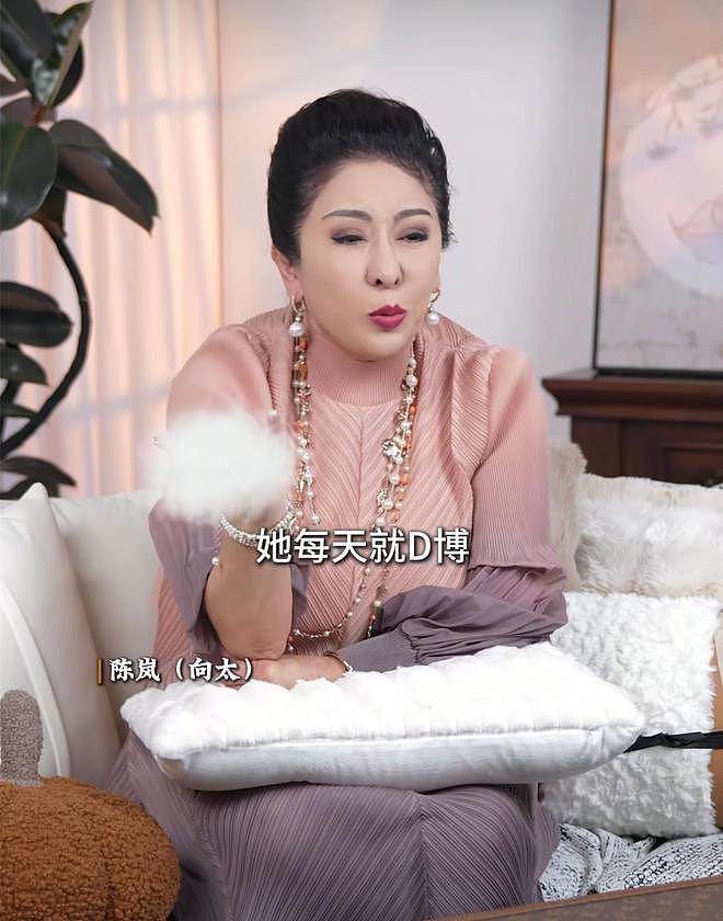 68岁向太自曝原生家庭：母亲嗜赌重男轻女，父亲跪着求她去做舞女（组图） - 3