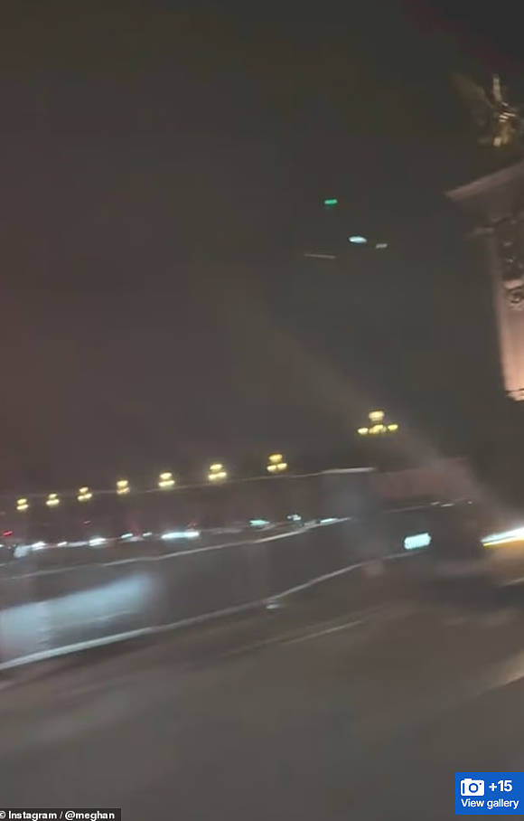 梅根不敬戴安娜被骂爆!路过戴妃巴黎遇难隧道翘脚自拍!活动上各种尴尬作妖(组图) - 11