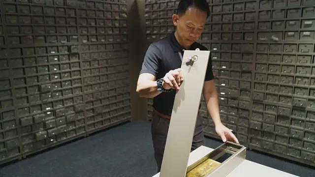 金价上涨: 市场不确定性加剧,黄金突破每盎司四千美元高位(组图) - 2