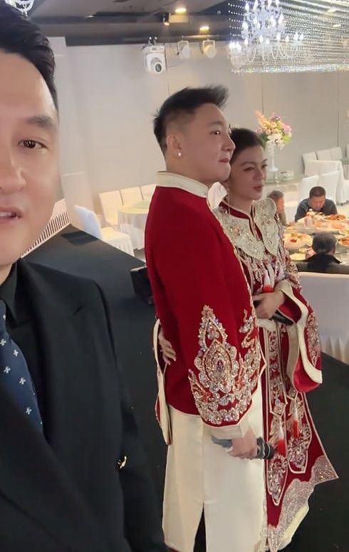 恭喜！知名女星在东北结婚，现场曝光，与丈夫欢唱凤凰传奇歌曲（组图） - 1