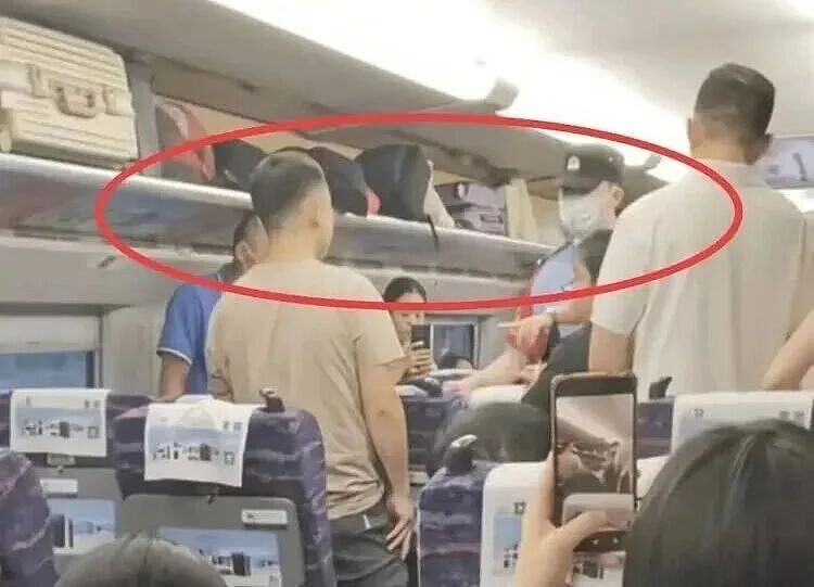 男子高铁上对邻座女童又亲又摸，警方通报（组图） - 2