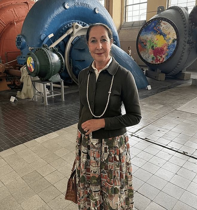 德国当选女市长在家中连遭13刀伤势严重,15岁养子被戴上手铐(组图) - 2