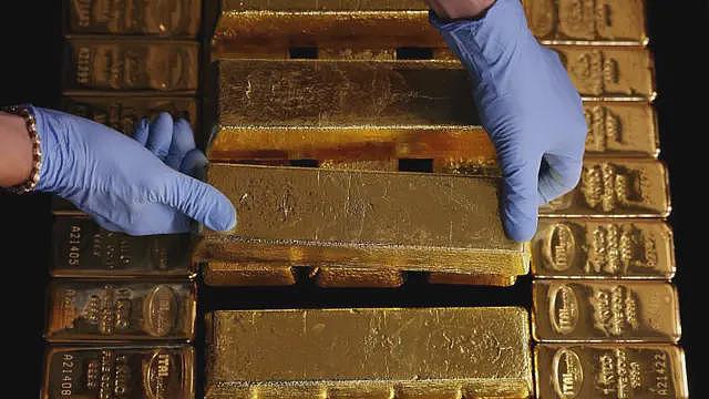 金价上涨: 市场不确定性加剧,黄金突破每盎司四千美元高位(组图) - 1