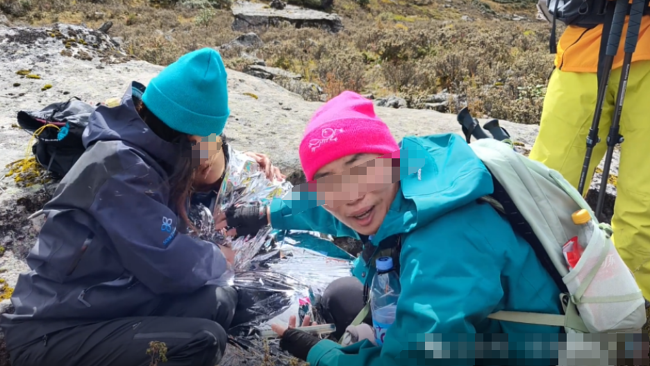 女生参加某红书“全女”登山队遇险，被姐妹丢下等死现场视频被扒太可怕（组图） - 12