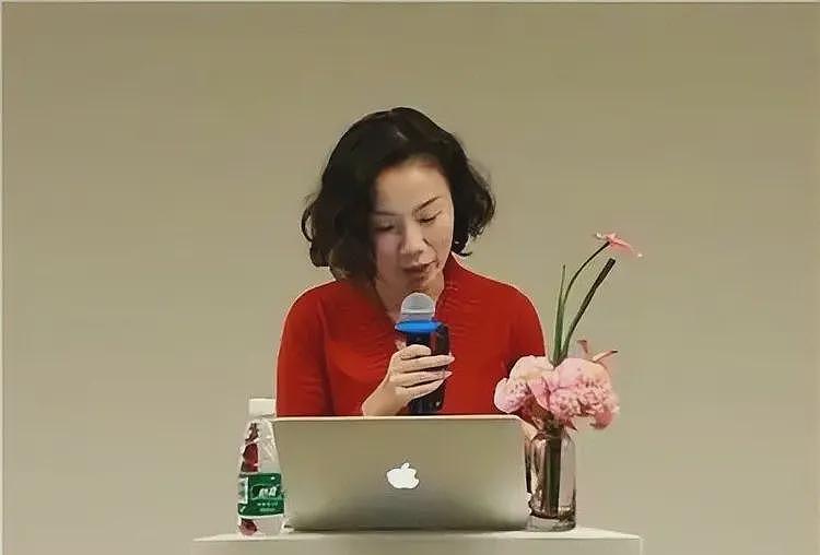 年薪849万,年终奖1000万,中国“最贵董秘”朱旭,49岁依然单身(组图) - 9