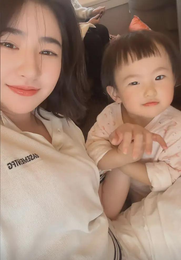 女网红曝王思聪前女友王颖：和他谈1个月得到北京内环二套房，价值3000万（组图） - 12