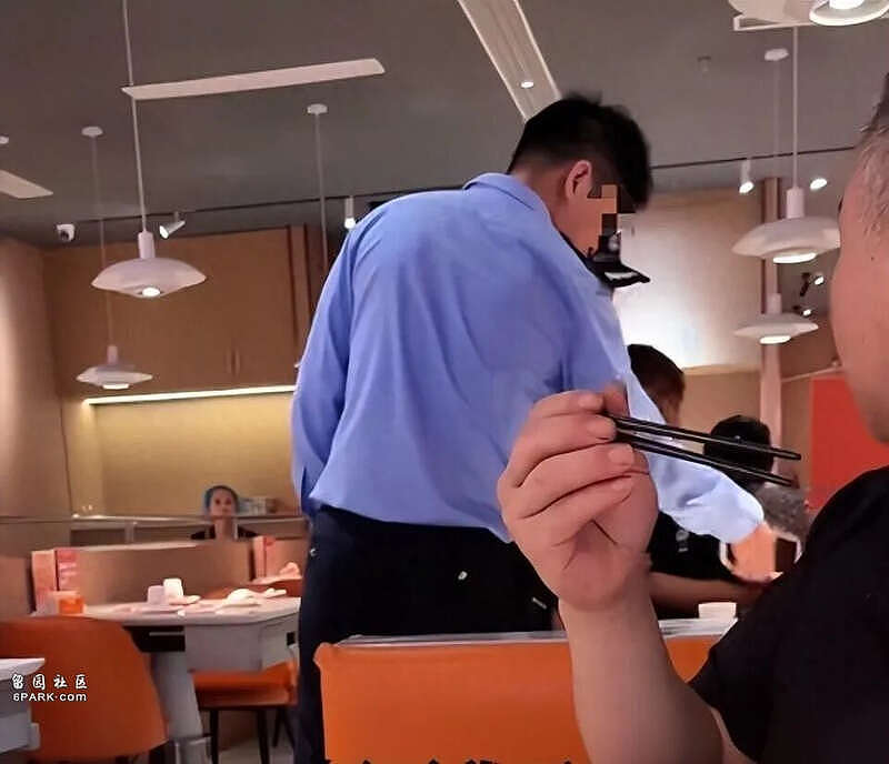 小伙与女友吃饭被警方铐走，警方回应：抓错了（组图） - 1