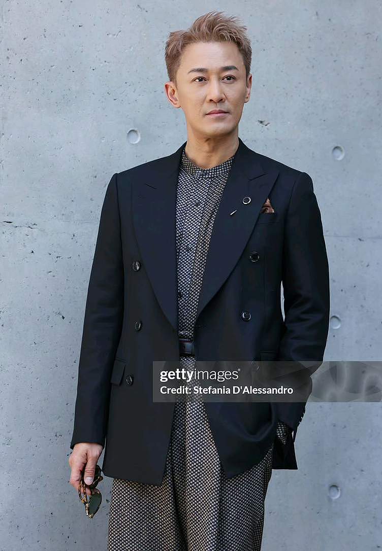 香港知名男星火到日本，连开两场演唱会，场馆人数超过郑伊健（组图） - 2