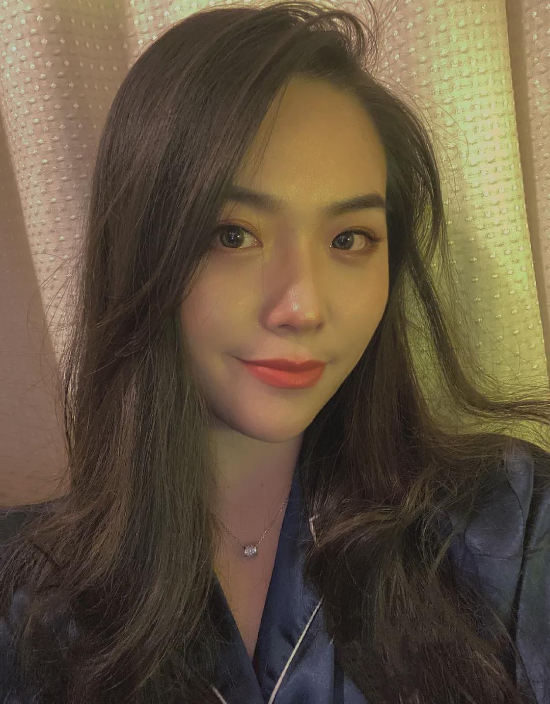 【美女】四川护士脱掉制服，却遭网友炮轰：现在的护士真会玩？（组图） - 3