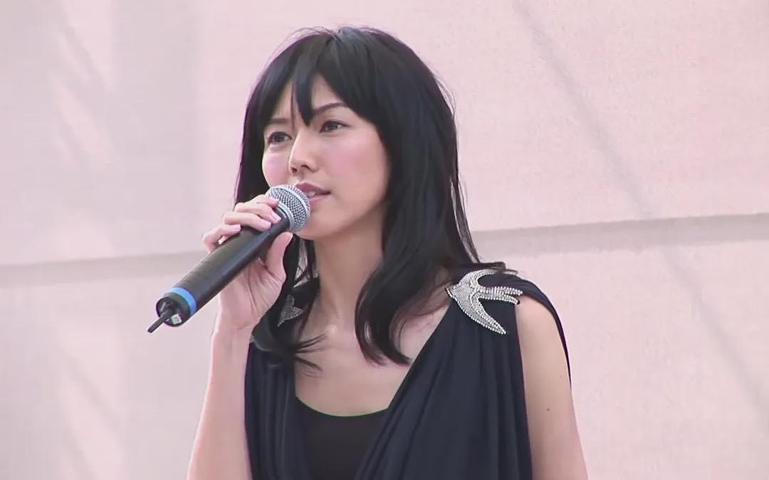 不愧是新加坡骄傲！孙燕姿回应向中国捐款千万！曾素颜做义工、多年行善细节藏不住了（组图） - 1