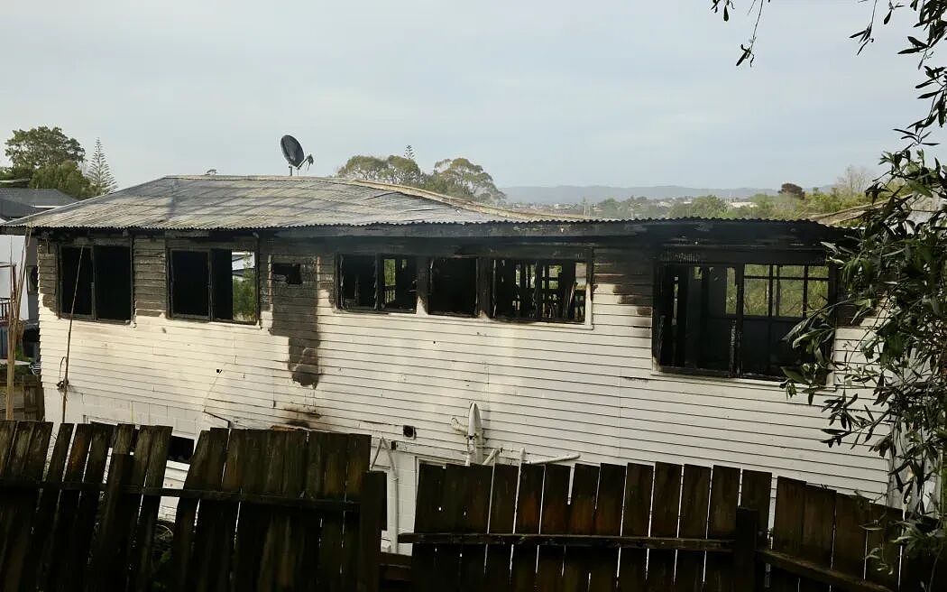 奥克兰西区住宅凌晨爆炸起火！血迹碎玻璃遍地！13岁少女私民宅开30人派对！全线下调！新西兰各大银行房贷利率刷新（组图） - 16