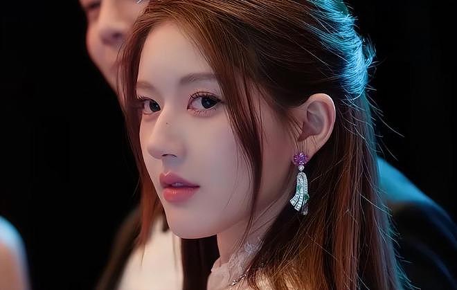 《许我耀眼》女星美貌排名：钟雅婷第四，万鹏第三，第一无争议（组图） - 27
