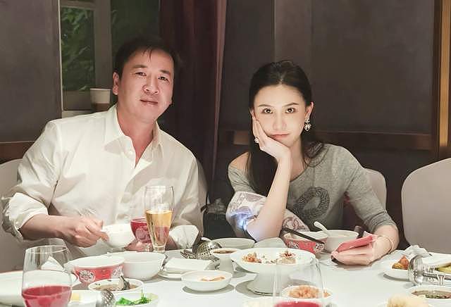 楚铃评论区沦陷，杨钰莹不战而胜，曝赖文峰还有个20岁的儿子（组图） - 1