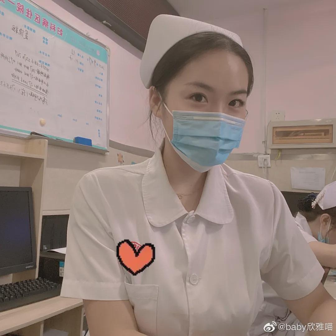 【美女】四川护士脱掉制服，却遭网友炮轰：现在的护士真会玩？（组图） - 1