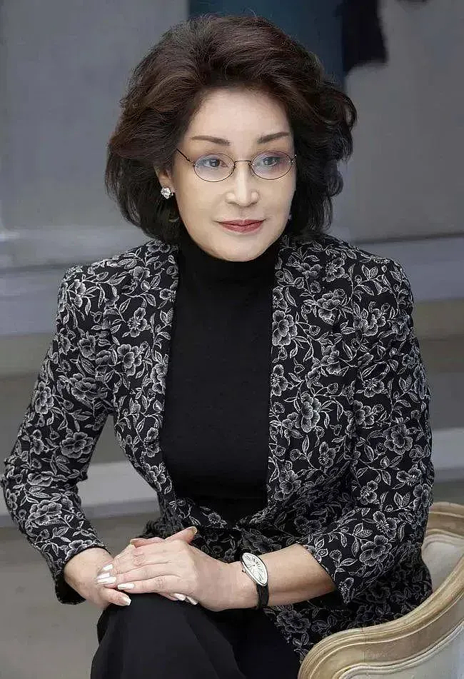 三星家族千金C位出道当唱跳偶像！自带顶级资源却卖“辛苦自立”人设？网友：财阀二三代也来抢饭碗！（组图） - 5