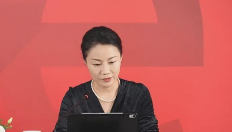 年薪849万,年终奖1000万,中国“最贵董秘”朱旭,49岁依然单身(组图) - 18