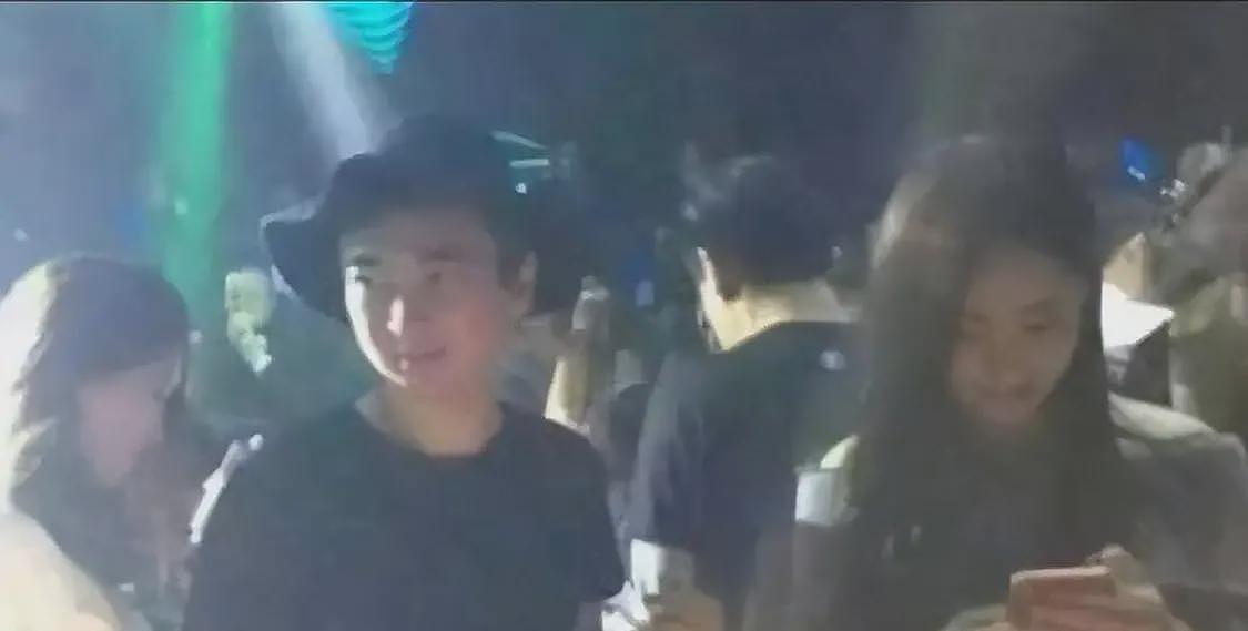 女网红曝王思聪前女友王颖：和他谈1个月得到北京内环二套房，价值3000万（组图） - 10