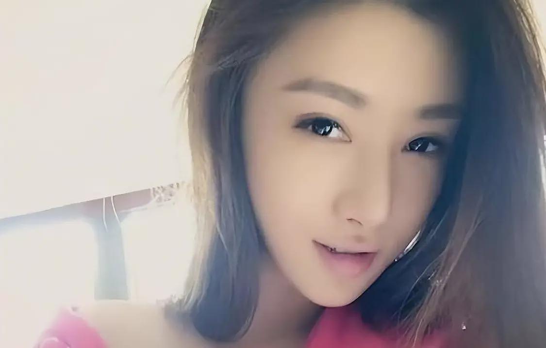 女网红曝王思聪前女友王颖：和他谈1个月得到北京内环二套房，价值3000万（组图） - 6