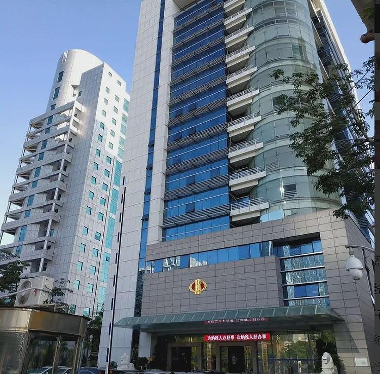 年薪849万,年终奖1000万,中国“最贵董秘”朱旭,49岁依然单身(组图) - 4