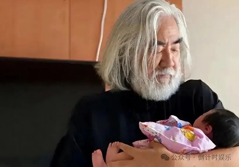 杜星霖回应与74岁张纪中婚姻被质疑“没有爱情”:我没抢你娘也没抢你女儿,请把嘴巴收在自己身上(组图) - 3