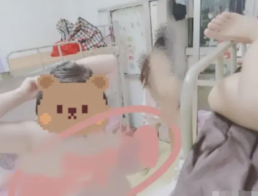 女生军训宿舍直播室友身体隐私！她生活账号被曝看完事情不简单（组图） - 19
