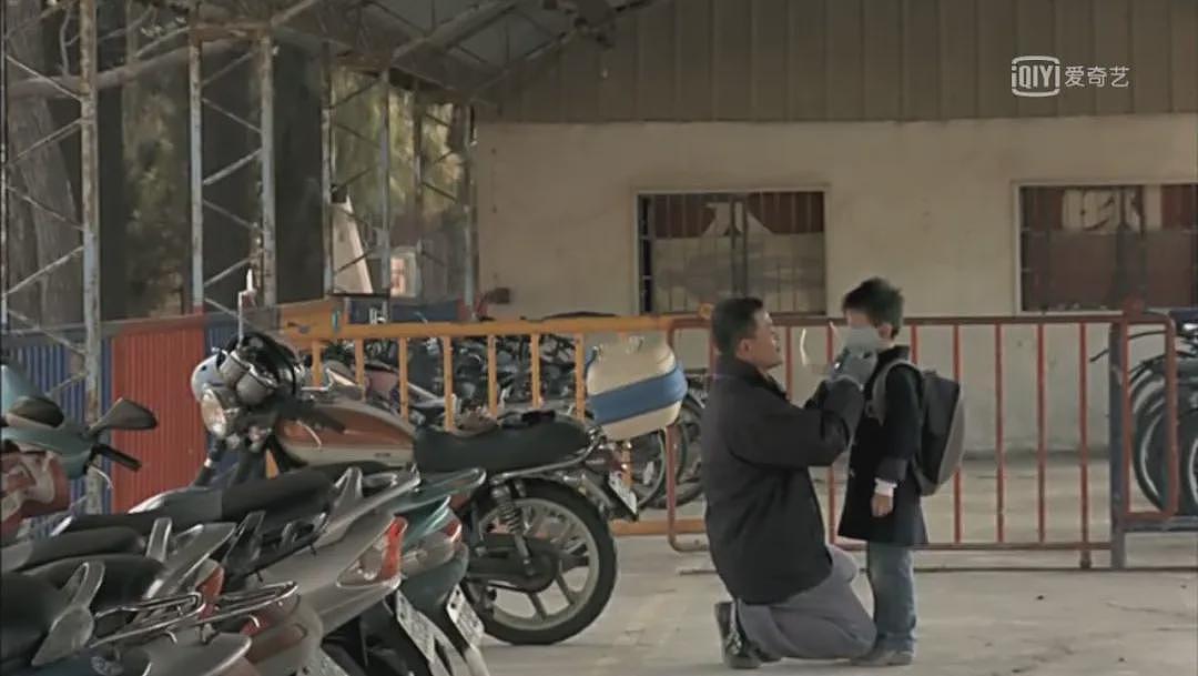 【家庭】男孩在饭店吃饭，发现陌生女子和去世母亲很像，走过去说：我能抱您一下吗（组图） - 5