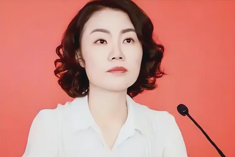 年薪849万,年终奖1000万,中国“最贵董秘”朱旭,49岁依然单身(组图) - 3