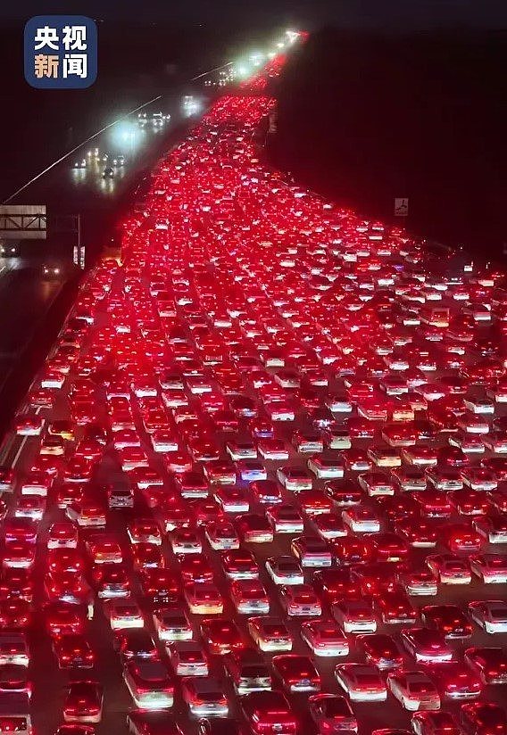 中国最大收费站迎十一返程客，24车道被挤成“星河”（组图） - 3