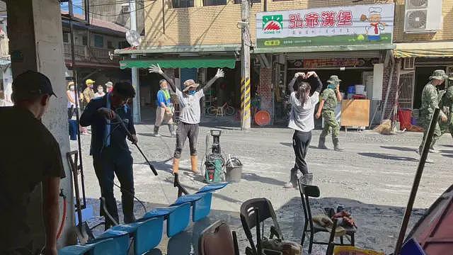 还原花莲救灾仰仗的“铲子超人”，庞大民间力量如何突显政府缺位（组图） - 2