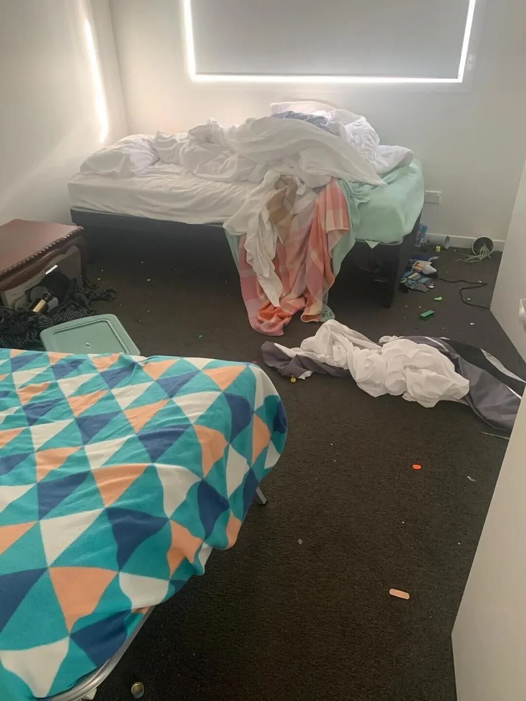 奥克兰西区住宅凌晨爆炸起火！血迹碎玻璃遍地！13岁少女私民宅开30人派对！全线下调！新西兰各大银行房贷利率刷新（组图） - 20