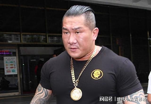 “砍下赖清德狗头！”台湾网红馆长直播怒喊斩首引爆热议，网友吵翻（组图） - 3