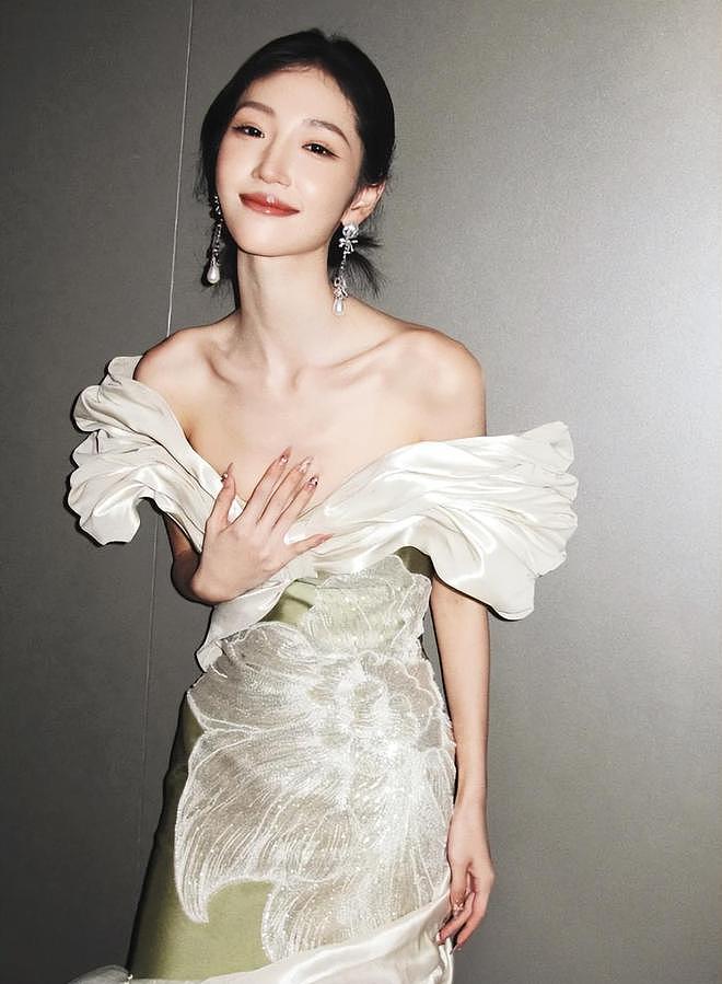 《许我耀眼》女星美貌排名：钟雅婷第四，万鹏第三，第一无争议（组图） - 11