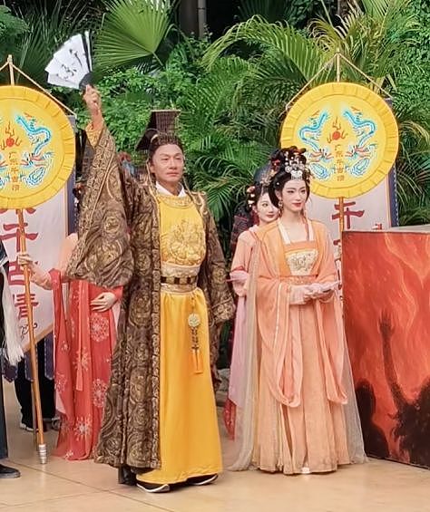 多地景区现香港老牌明星“再就业”：“鸠摩智”玩快闪，江华黎耀祥再扮经典角色（组图） - 4