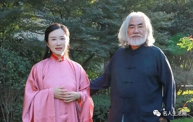 杜星霖回应与74岁张纪中婚姻被质疑“没有爱情”:我没抢你娘也没抢你女儿,请把嘴巴收在自己身上(组图) - 1