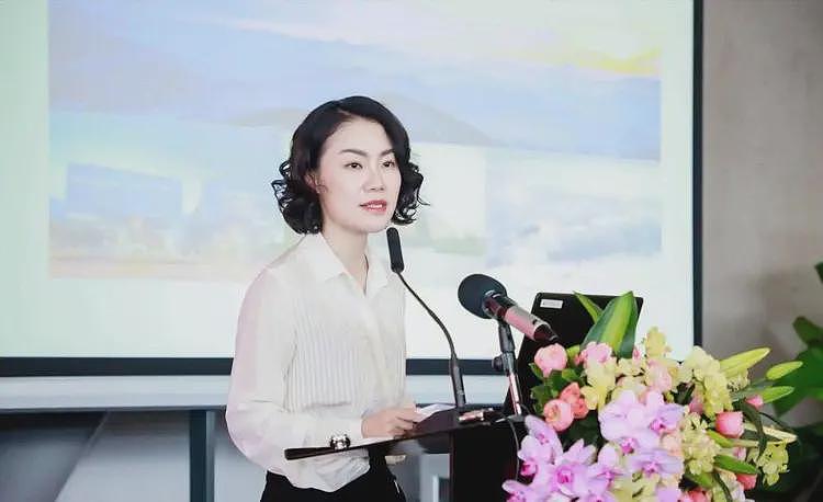 年薪849万,年终奖1000万,中国“最贵董秘”朱旭,49岁依然单身(组图) - 8