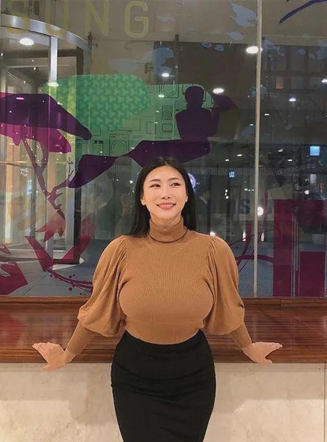 【美女】42岁阿姨撩走25岁肌肉男，闪婚生下双胞胎！健身房爱情也太高燃了（组图） - 4
