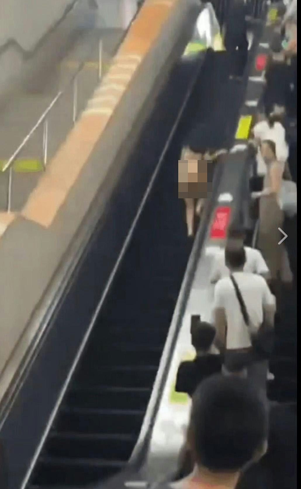 澳门海关惊现“裸女大暴走”！众目睽睽之下全裸狂奔，网民：底裤都输没了？（视频/组图） - 2