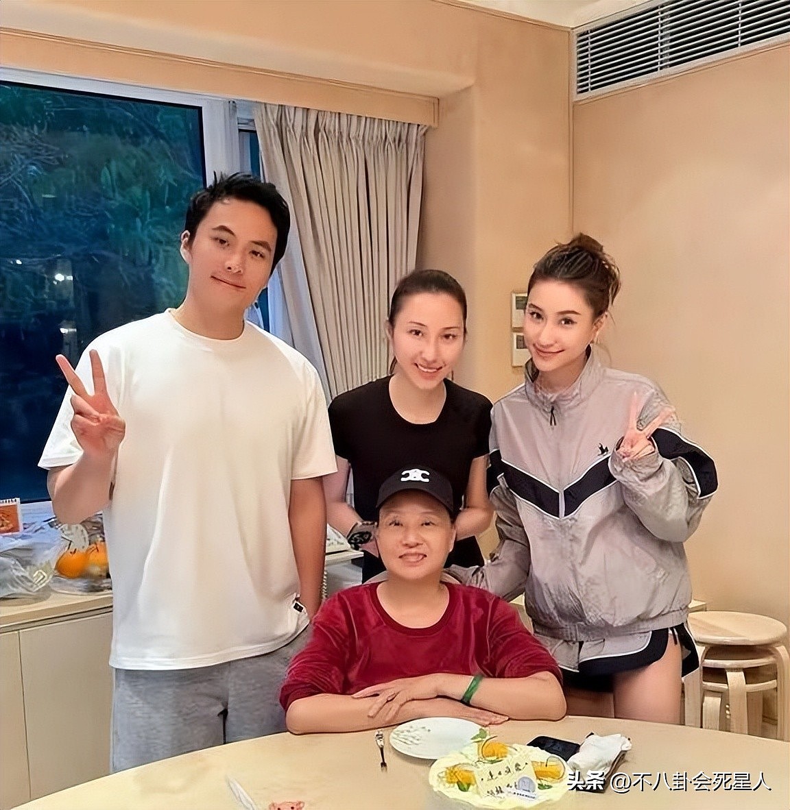 何超莲豪宅度中秋，阖家团圆唯独不见窦骁，豪门女从来不是恋爱脑（组图） - 8