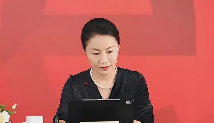 年薪849万,年终奖1000万,中国“最贵董秘”朱旭,49岁依然单身(组图) - 7