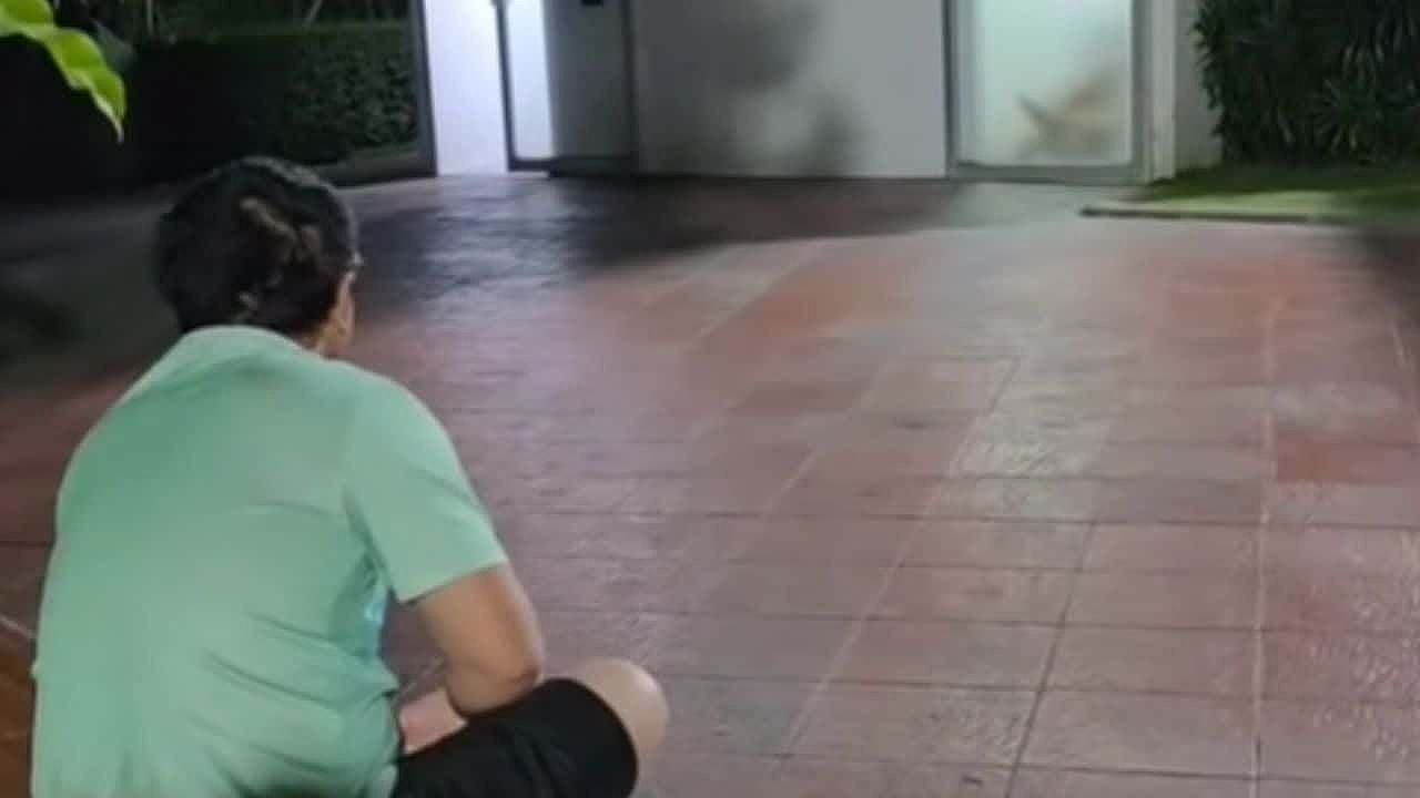 公厕活春宫！泰男女肉体交叠穿透毛玻璃，激战全程被看光（组图） - 2