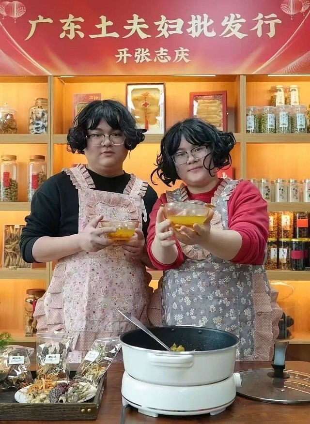 注定姻缘!东莞95后夫妻激似双胞胎引发热议,网友:谁是老公谁老婆分不清楚(视频/组图) - 3