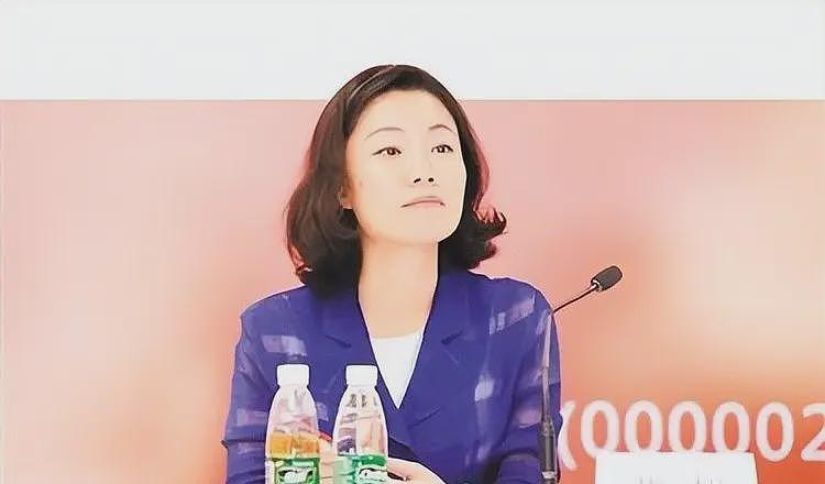 年薪849万,年终奖1000万,中国“最贵董秘”朱旭,49岁依然单身(组图) - 5