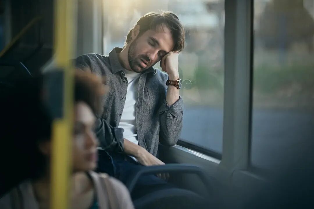 发现了吗?你为啥总在去上班的公交上睡着?(组图) - 1